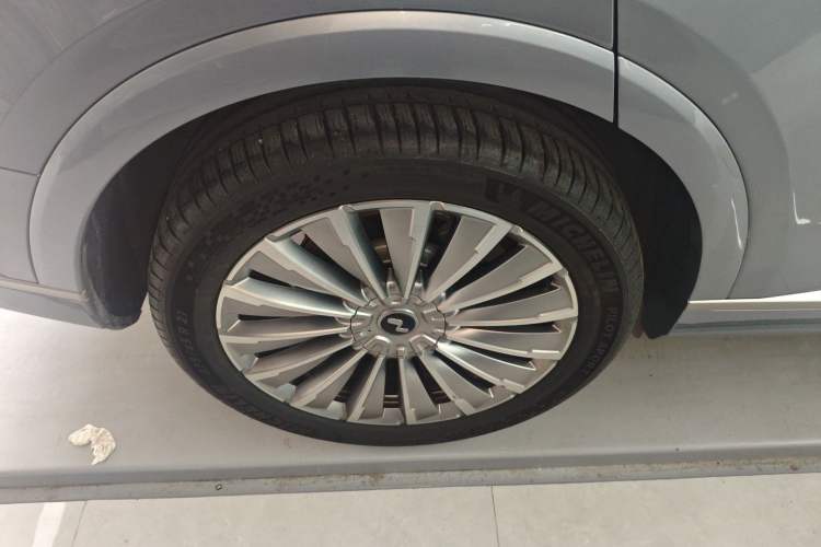 Used ONVO Luxeed L90 2025 Model—Ultra Six-Seater Version
