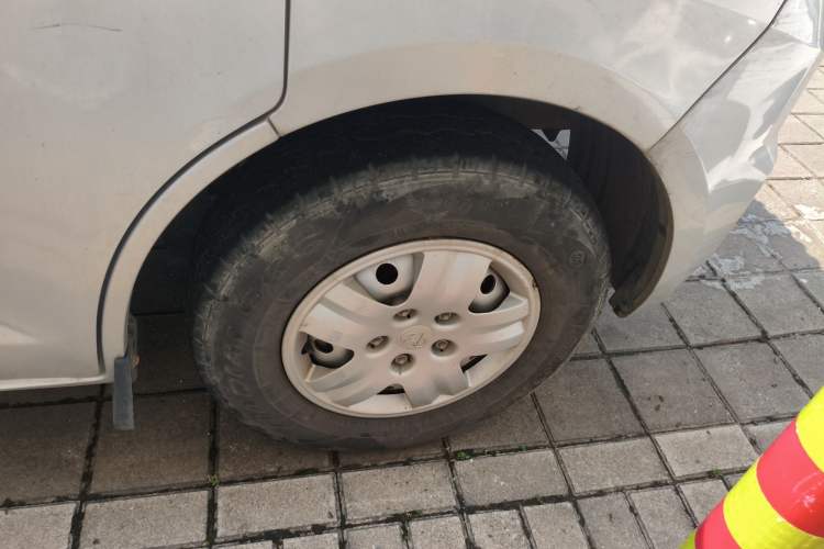 Used CHANGAN KAICHENG Ruixing M80 2019 1.5L Base Version 4-Seater Single-Steamed Air Conditioning China VI Standard Flat Roof with Lift-Up Rear Door DAM15KR Right Front Wheel Hub