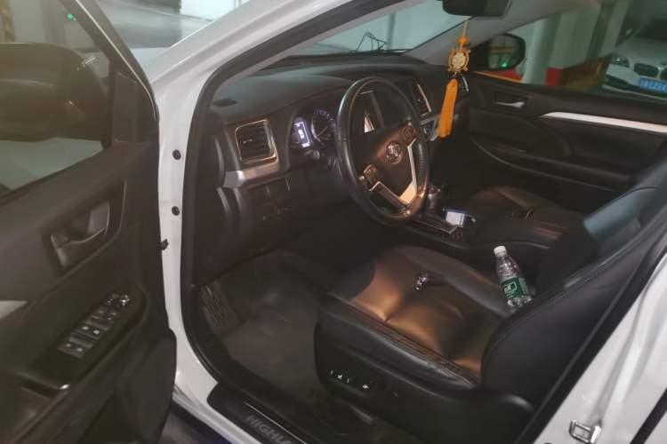 Used Toyota Highlander 2018 2.0T Four-Wheel Drive Prestige Version 7 Seats China V Emission Standard Driver Seat