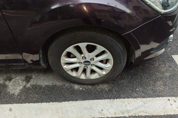 Used Ford Focus 2013 Sedan Classic 1.8L Manual Base Model