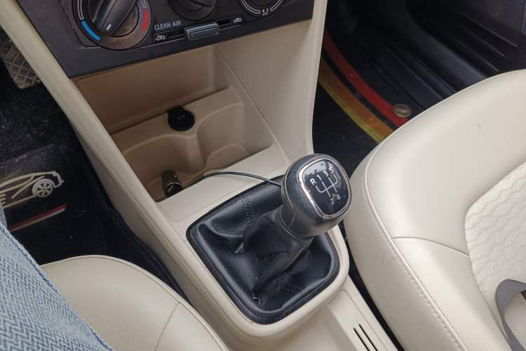 Used Skoda Rapid 2016 1.4L Manual Trend Edition Gear Lever