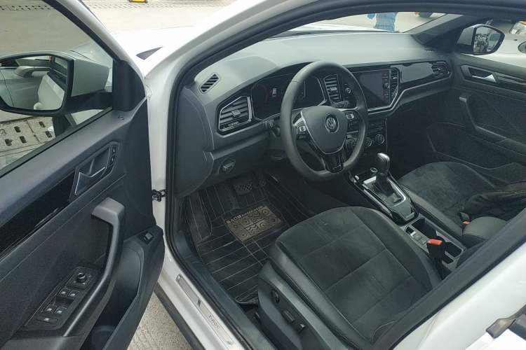 Used Volkswagen T-ROC 2018 280TSI DSG Two-Wheel-Drive Luxury Version China V Emission Standard Left Front Seat