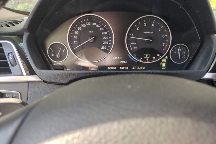 Used BMW 3 Series 2019 320Li Fashion Model Odometer Close Up