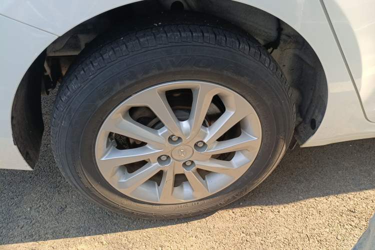 Used Hyundai Verna (new generation) 2016 1.4L Manual Cool Edition GLS Right Rear Wheel Hub