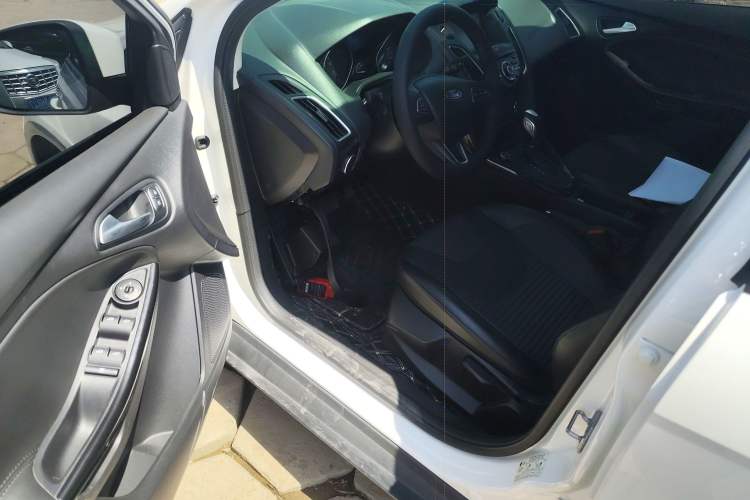 Used Ford Focus 2018 Sedan Classic 1.6L Automatic Trendy SmartDrive Edition Driver Seat