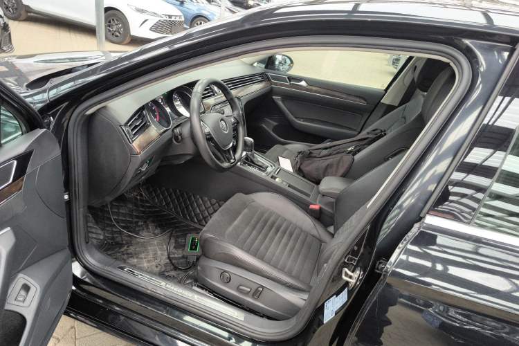 Used Volkswagen Magotan 2018 330TSI DSG Luxury Model
