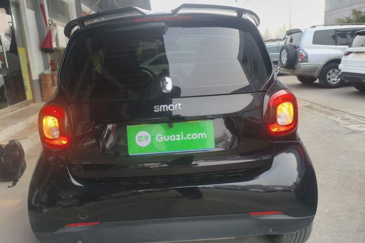 Used smart fortwo 2015 1.0L 52 kW hardtop Dynamic version
