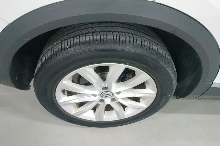 Used Volkswagen T-ROC 2019 280TSI DSG Two-Wheel Drive Advanced Version China VI Standard Right Rear Wheel Hub