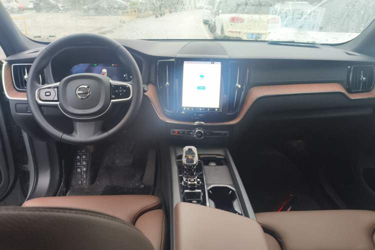 Used Volvo XC60 2025 B5 Four-Wheel Drive Smart & Advanced Luxury Edition