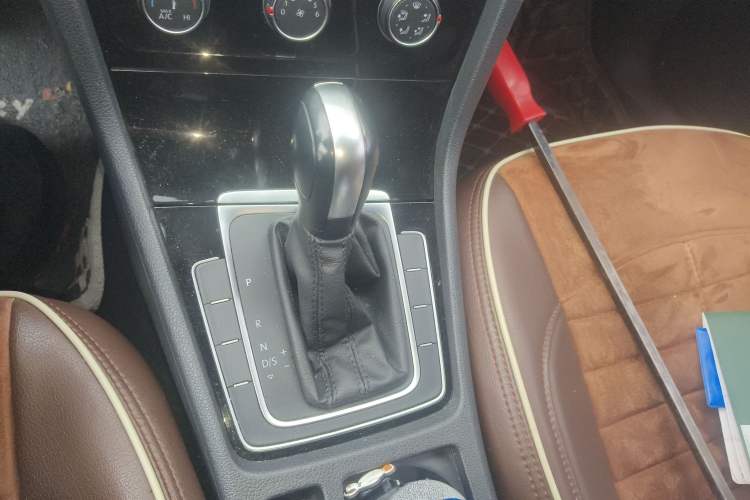 Used Volkswagen Golf 2018 1.6L Automatic Fashion Model Gear Lever