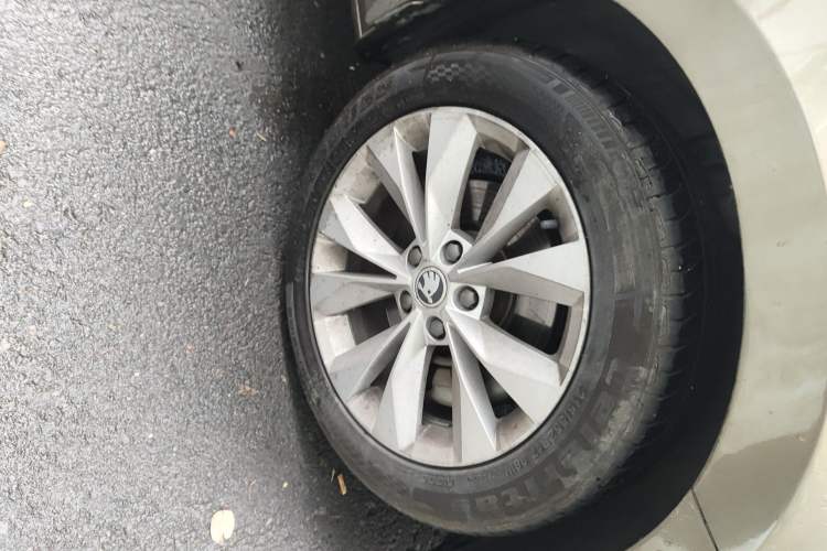 Used Skoda Superb 2018 TSI280 DSG Comfort Edition China V Standard Right Front Wheel Hub