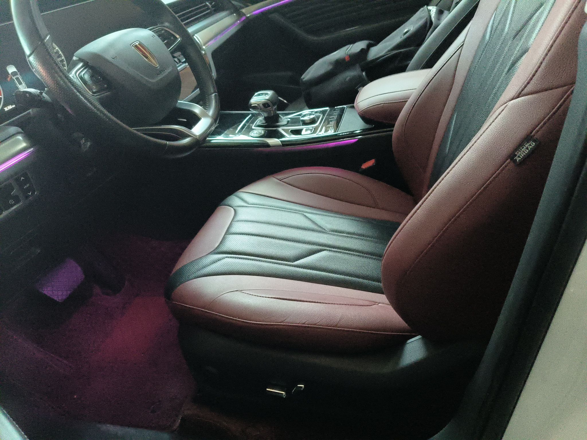 Переднее сиденье в автомобиле