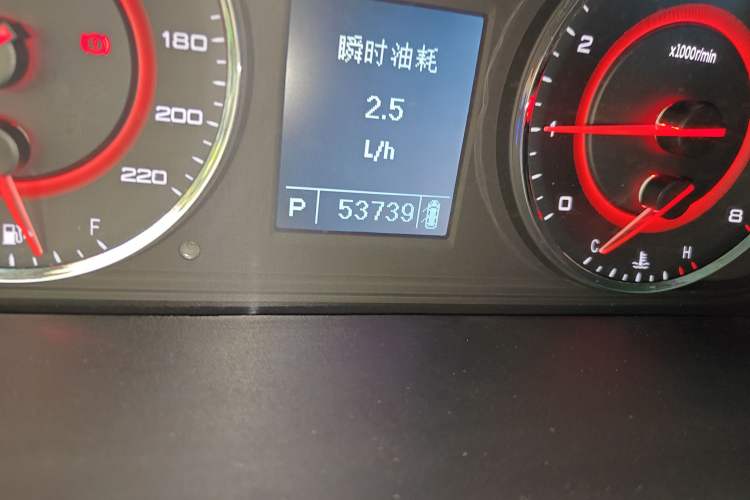 Used SAIC MAXUS G10 2021 2.0T Automatic Smart Edition Gasoline 7-Seater Odometer Close Up