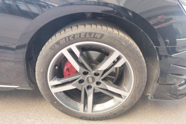 Used Audi A4L 2022 40 TFSI Luxury Dynamic Model Right Front Wheel Hub