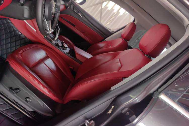 Used Alfa Romeo Stelvio 2017 2.0T 200HP Luxury Edition Left Front Seat