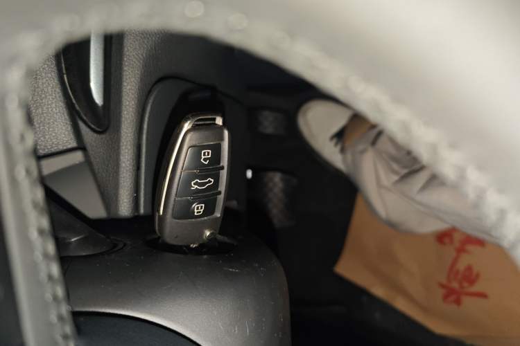 Used Audi A3 2020 Limousine 35 TFSI Fashion Edition China VI Emission Standard Vehicle Key