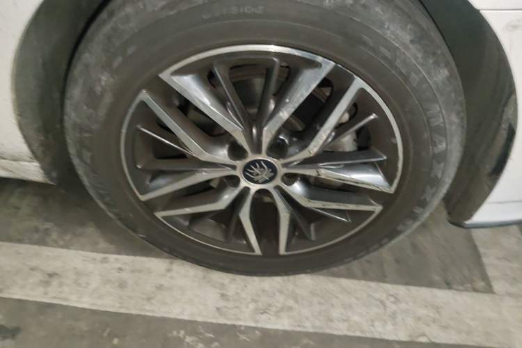 Used BYD Qin Pro New Energy 2019 EV Super Edition High-Power Long-Range Smart-Connected Cutting-Edge Model Right Front Wheel Hub