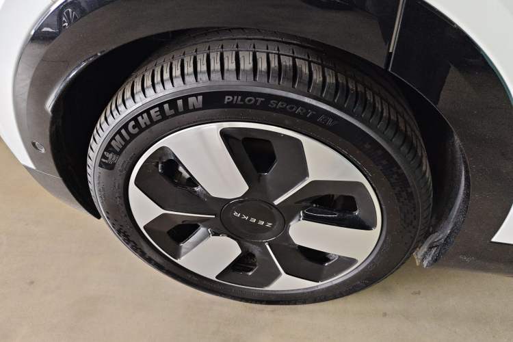 Used Zeekr MIX 2025 Intelligent Driving Version Right Rear Wheel Hub