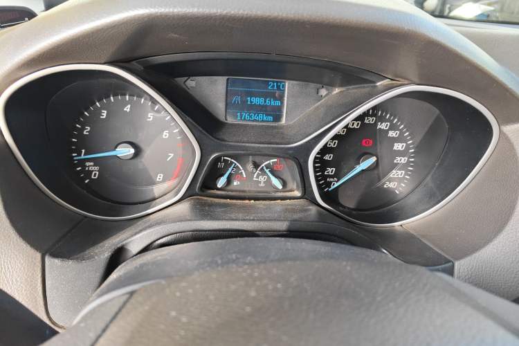 Used Ford Focus 2012 Sedan 1.6L Manual Comfort Model
