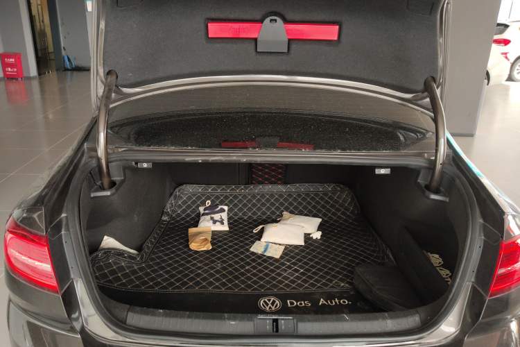 Used Volkswagen Magotan 2017 330TSI DSG Luxury Model
