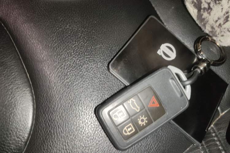 Used Volvo V40 2015 1.6T Zhiyi Edition Vehicle Key