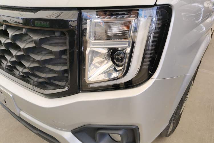 Used JMC Fushun 2022 2.0T Manual Multi-Function Passenger Vehicle Mid-Range High Roof 6-7 Seats Left Front Headlight