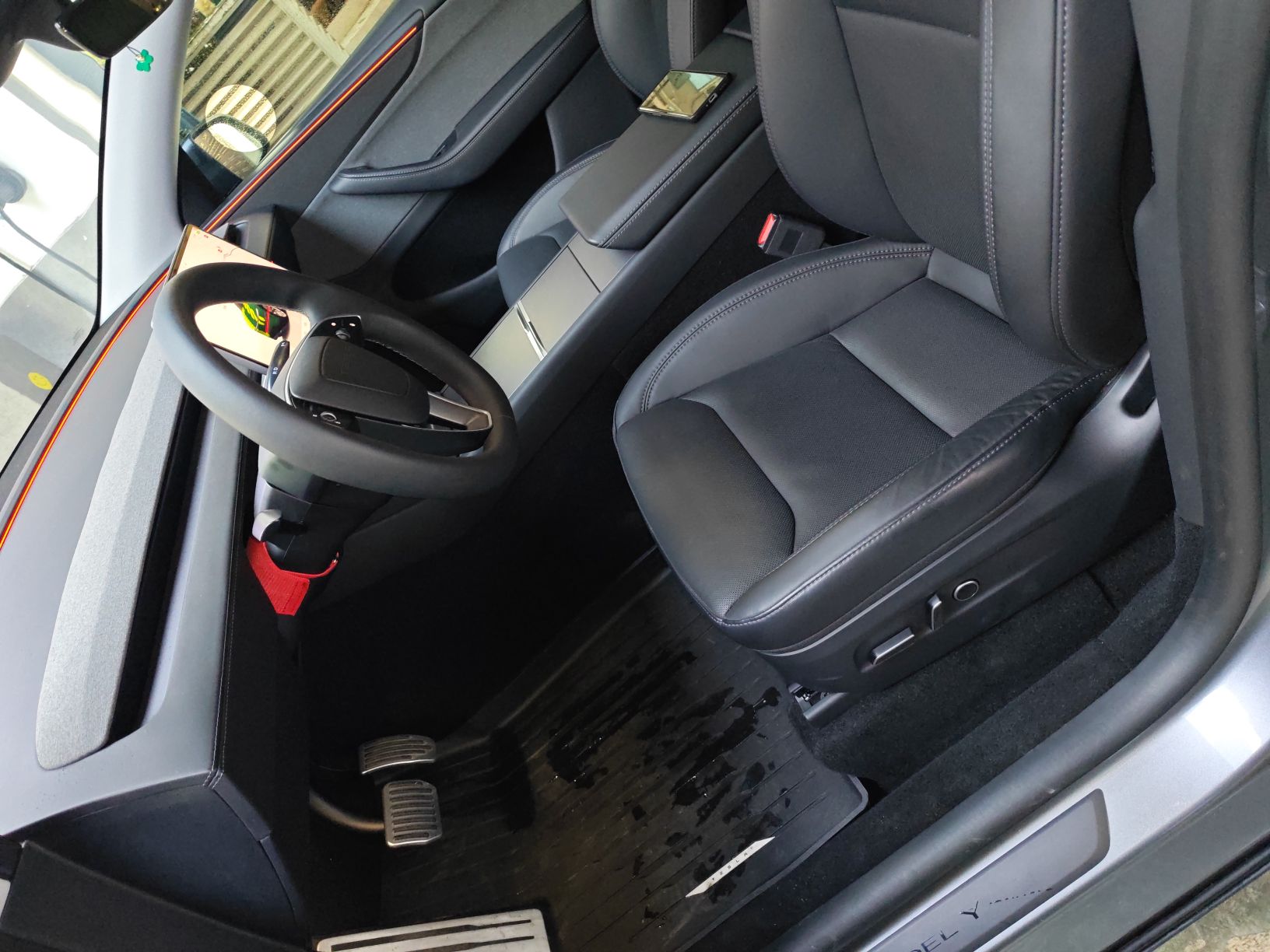 Переднее сиденье в автомобиле