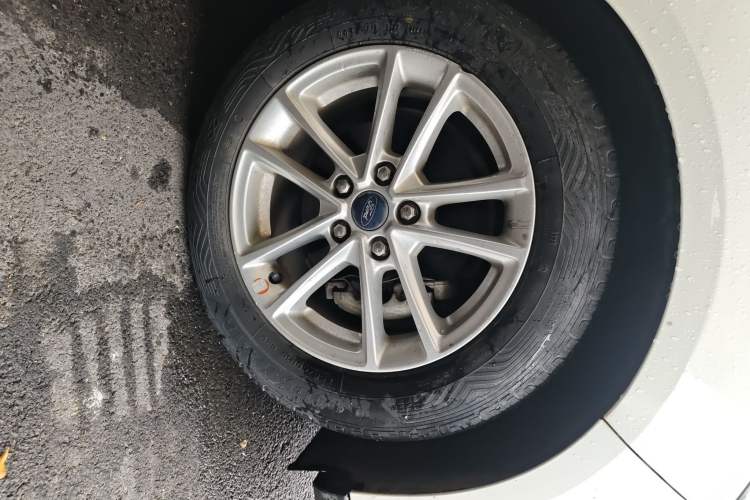 Used Ford Focus 2018 Sedan Classic 1.6L Automatic Trendy SmartDrive Edition Right Front Wheel Hub