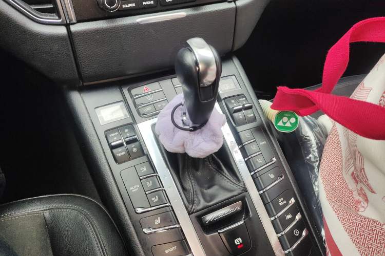 Used Porsche Macan 2017 Macan 2.0T Gear Lever