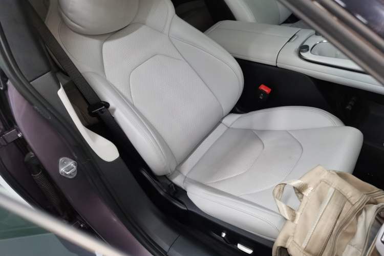 Used Xiaomi Auto SU7 2024 Four-Wheel Drive Ultra-Long Range Advanced Intelligent Driving Max Edition Right Front Seat