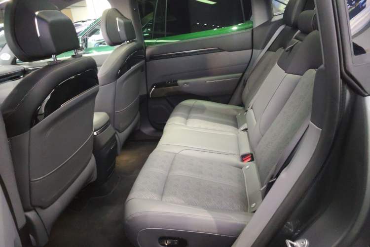 Used Zeekr 7X 2025 100 kWh Long-Range Rear-Wheel Drive with Intelligent Driving Features