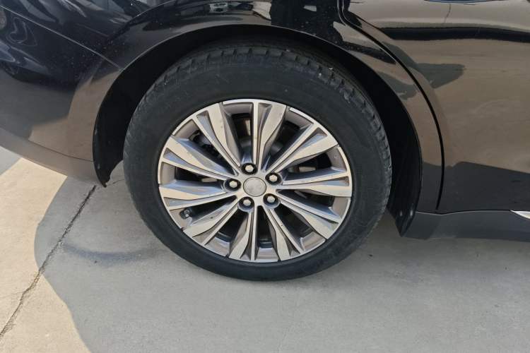 Used Hongqi E-QM5 2022 431 km Charge & Enjoy Edition Exterior 5