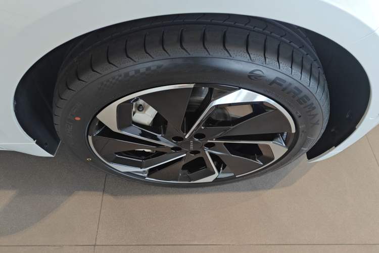 Used Zeekr 001 2023 ME Edition 100 kWh Right Front Wheel Hub