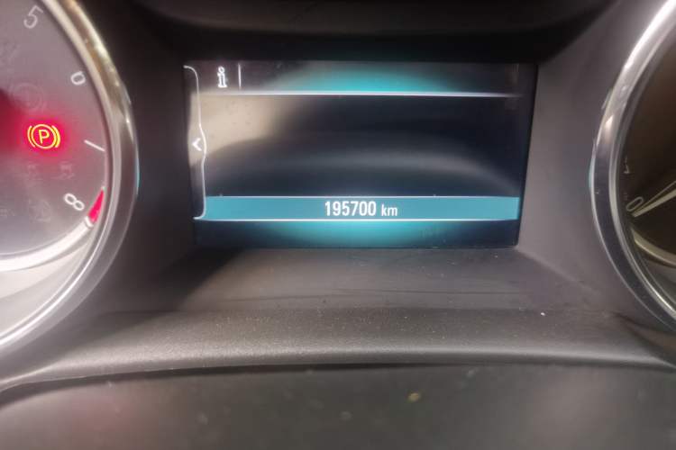 Used Buick Verano 2019 Sedan 15S Automatic Leading Model Odometer Close Up