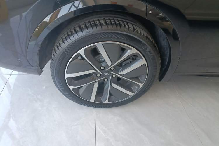 Used Li Auto L7 2024 Ultra Model Right Rear Wheel Hub