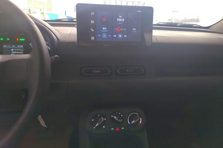 Used Wuling Hongguang New Energy 2024 All-Electric Model 300KM Standard Version Audio And AC Panel