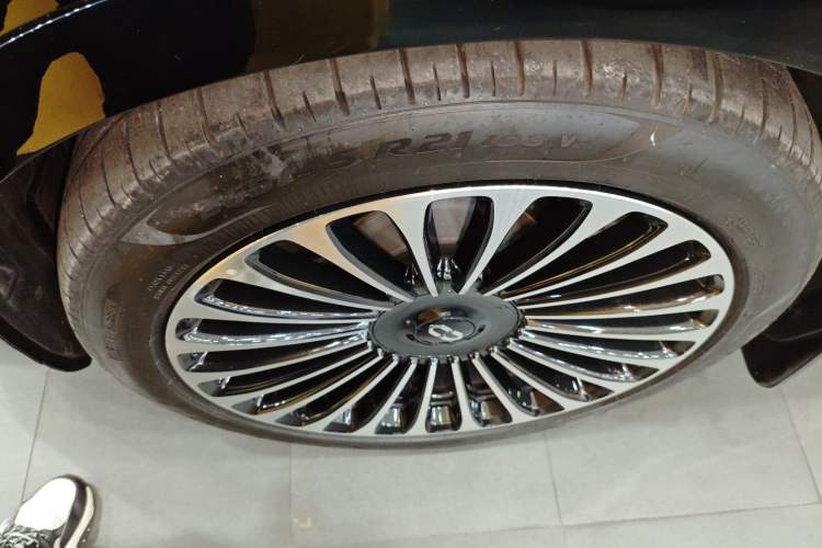 Used Hima AITO M9 2024 Range-Extended Ultra Version 52 kWh 5-Seater Model Left Front Wheel Hub