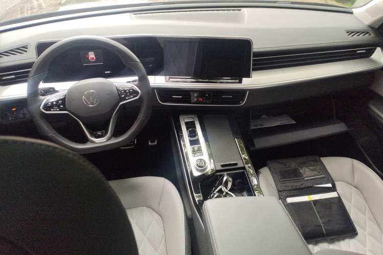 Used Volkswagen Tavendor 2023 380TSI Four-Wheel Drive R-Line Cruise Edition Center Console