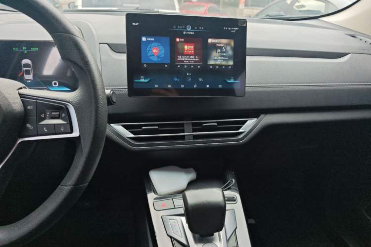 Used BYD Yuan New Energy 2019 EV535 Smart Connect Trendsetting Model Audio And AC Panel