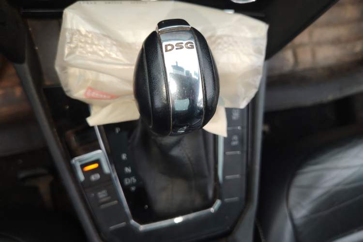 Used Volkswagen Lamando 2018 280TSI DSG Comfort Edition Gear Lever