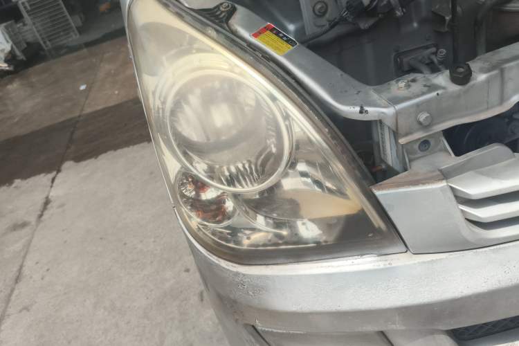 Used Wuling Rongguang 2014 1.5L S Standard Version Right Front Headlight