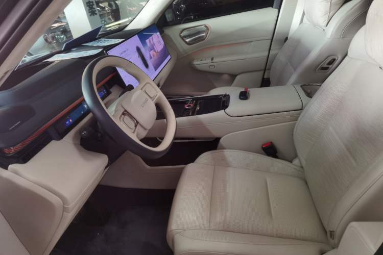 Used Lynk & Co 900 2025 2.0T Ultra
