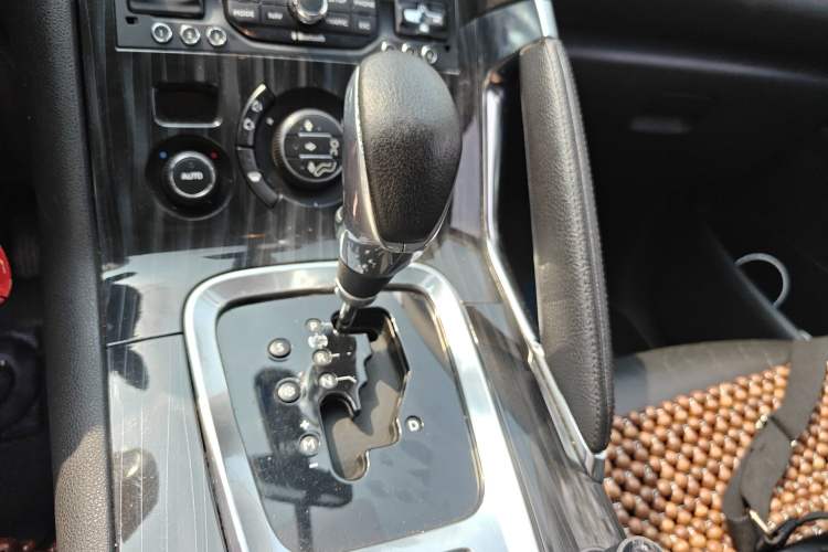 Used Peugeot 3008 2013 1.6THP Automatic Trend Edition Gear Lever