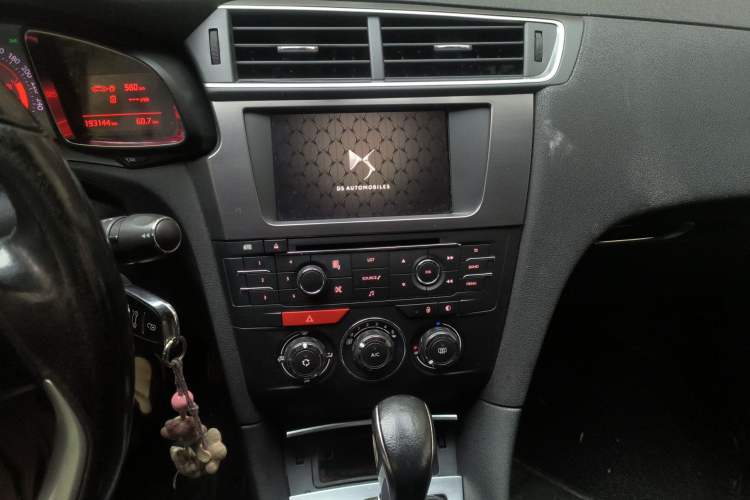 Used DS 5LS 2014 1.8L automatic Comfort version VTi140
