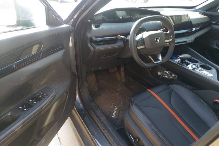 Used Changan UNI-V 2024 1.5T Prestige Edition
