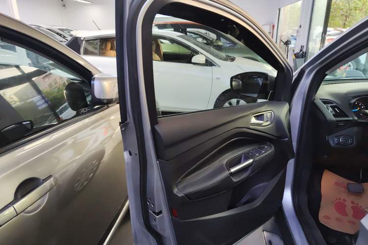 Used Ford Kuga 2013 1.6L GTDi Two-Wheel-Drive Trend Model
