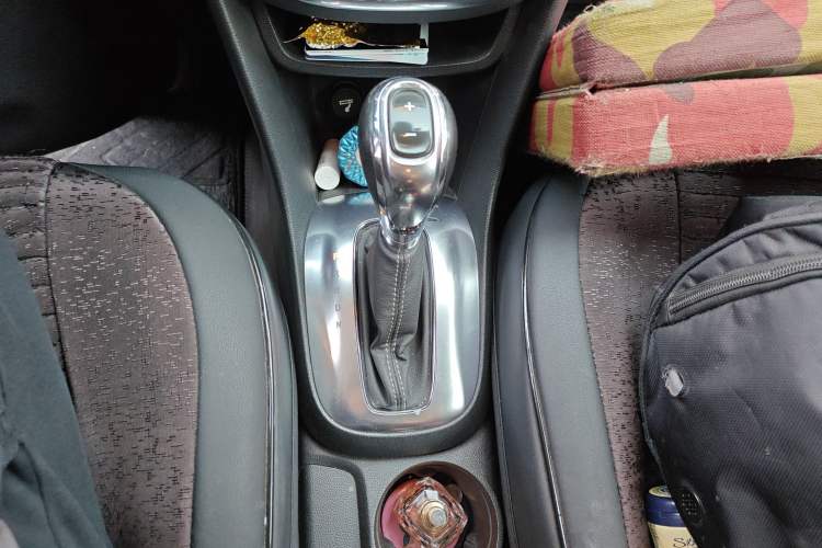 Used Buick Encore 2014 1.4T Automatic Two-Wheel Drive Urban Elite Model Gear Lever