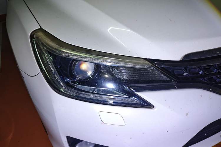 Used Toyota Reiz 2013 2.5S Elite Edition Right Front Headlight