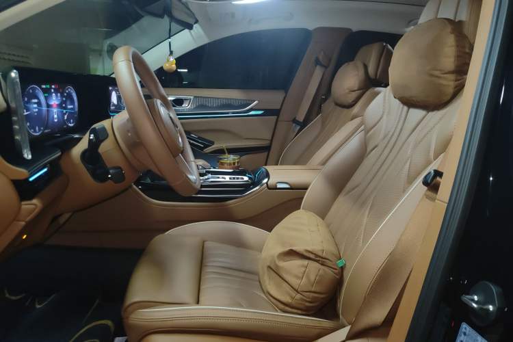 Used Hongqi H9 2025 2.0T Two-Wheel Drive Flagship Luxury Business Edition 5 Seats
