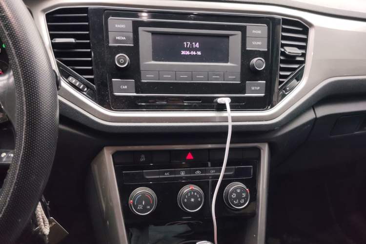 Used Volkswagen T-ROC 2018 230TSI DSG Two-Wheel Drive Advanced Version China V Standard Audio And AC Panel